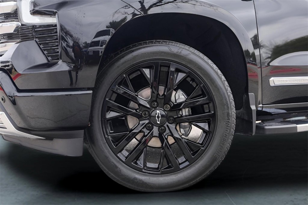 Certified 2023 Chevrolet Silverado 1500 High Country w/ Technology Package image 4