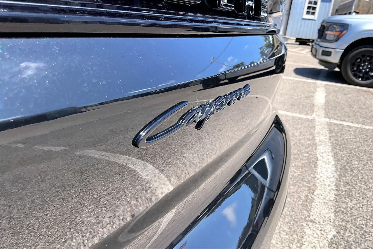 Used 2024 Porsche Cayenne AWD/4WD image 12
