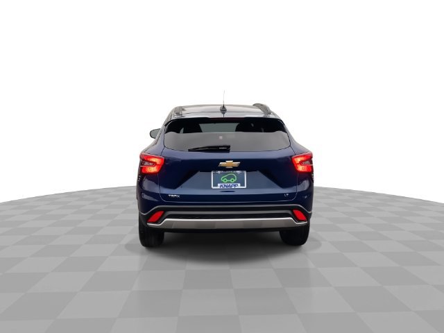 Used 2024 Chevrolet Trax LT w/ Driver Confidence Package FWD image 7