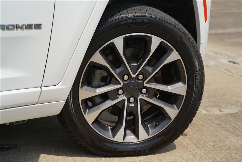 Used 2023 Jeep Grand Cherokee Overland AWD/4WD image 24