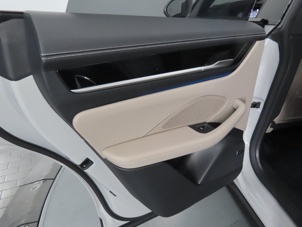 New 2026 Porsche Macan Electric RWD image 46
