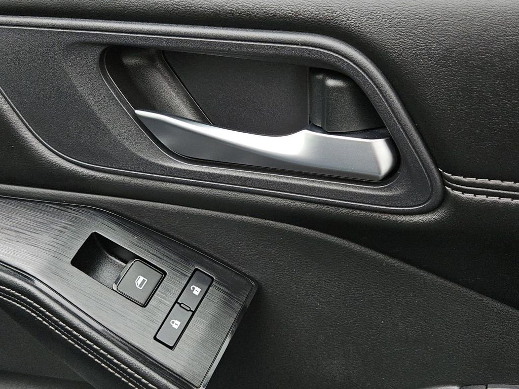 Used 2023 Nissan Rogue SV w/ SV Premium Package image 31