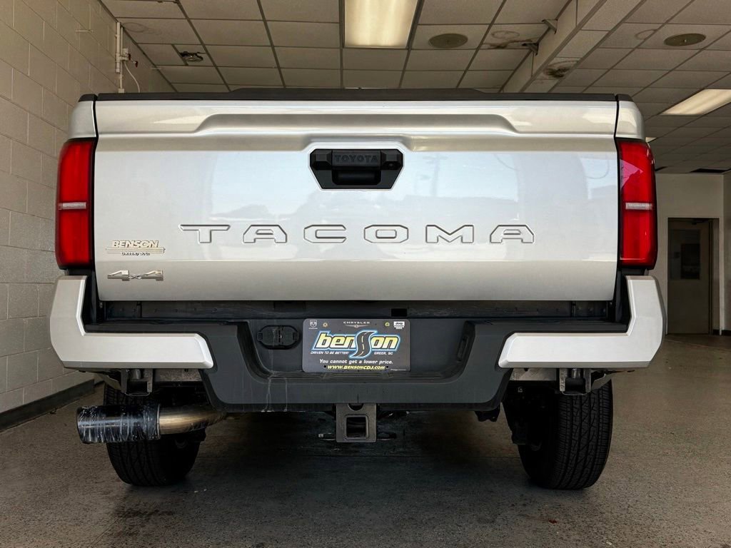 Used 2024 Toyota Tacoma SR5 AWD/4WD image 5