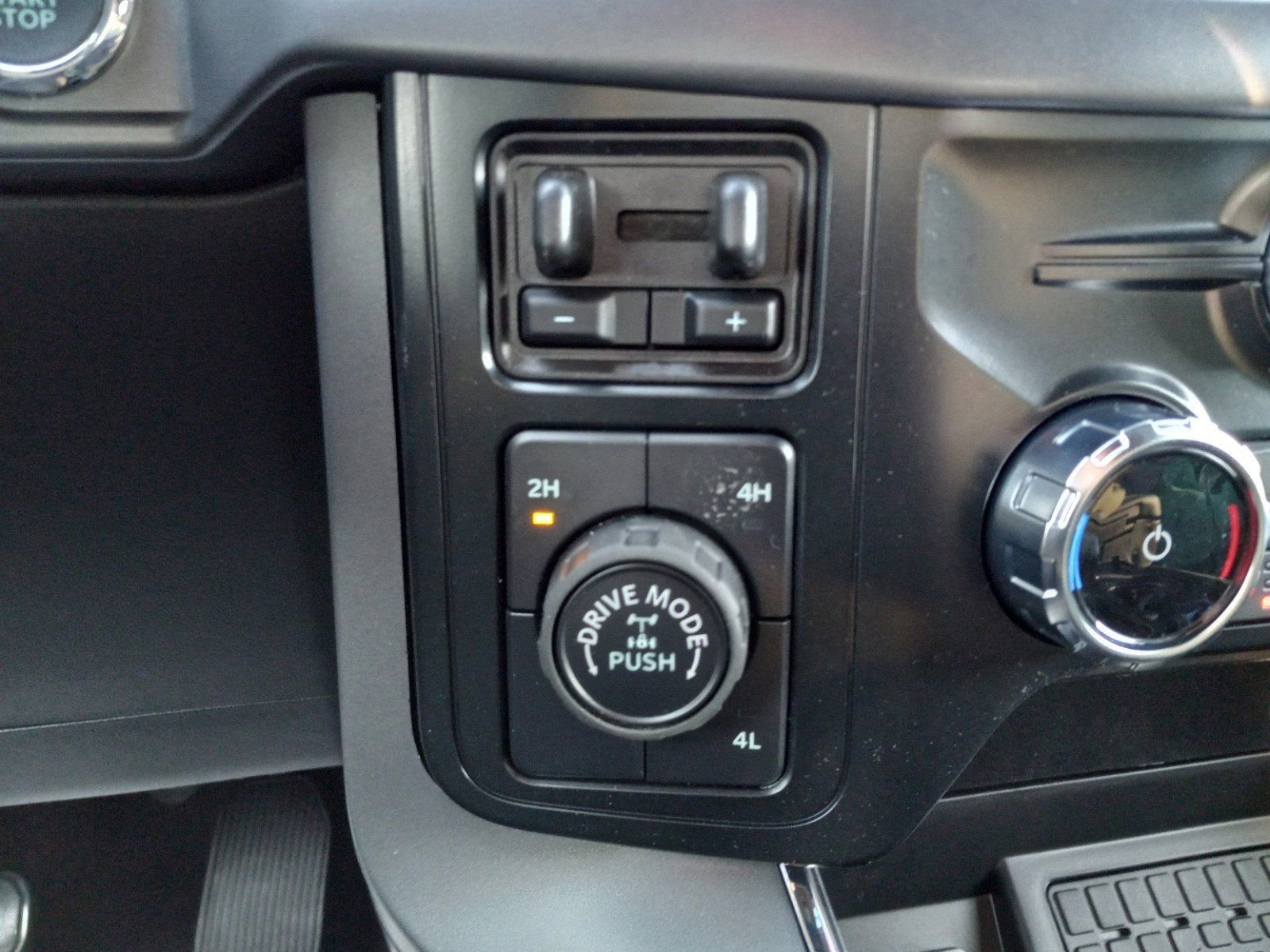 New 2025 Ford F150 XLT w/ Equipment Group 302A MID AWD/4WD image 18