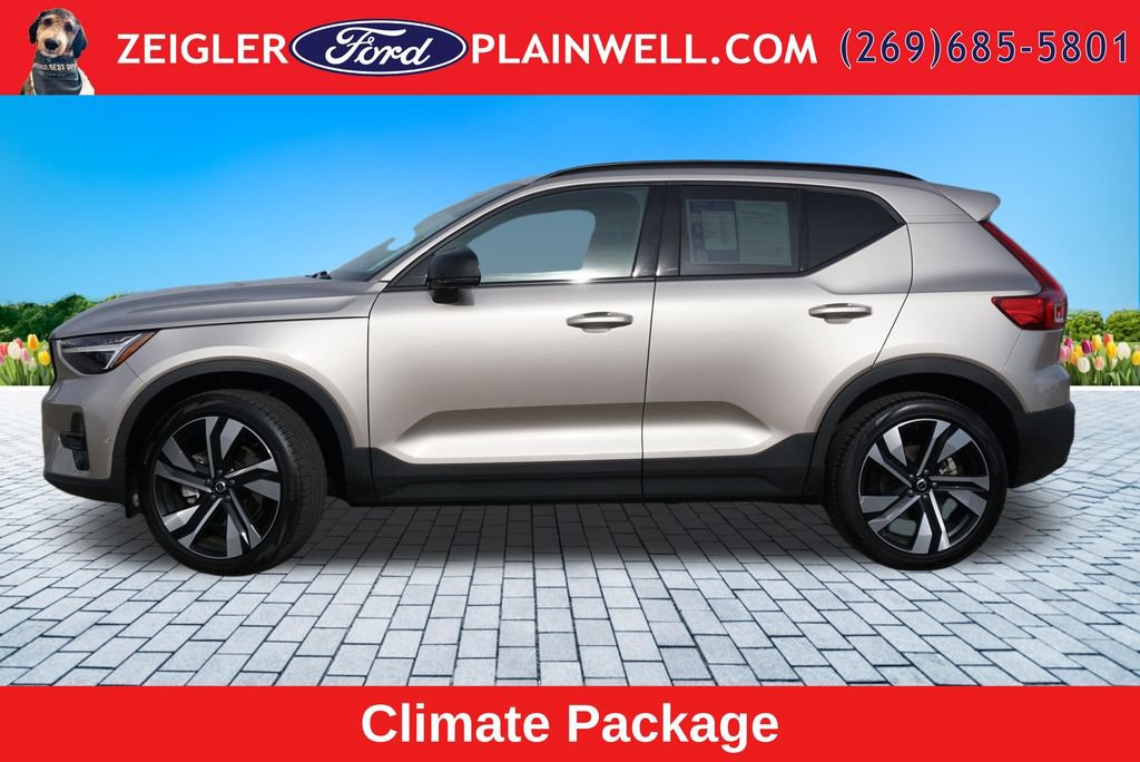 Used 2024 Volvo XC40 B5 Plus w/ Protection Package Premier AWD/4WD image 2