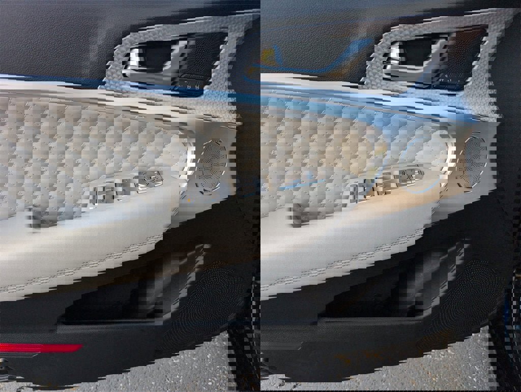 Used 2022 Genesis G70 3.3T image 15