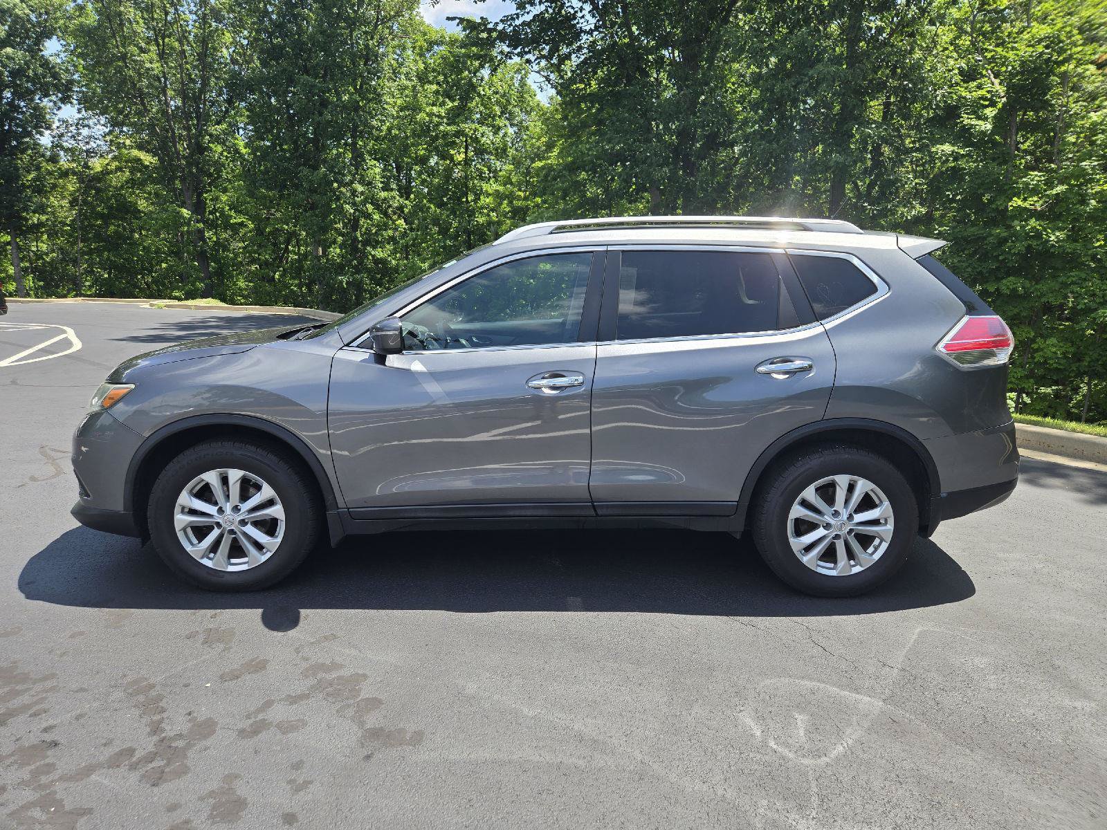 Used 2015 Nissan Rogue SV w/ SV Moonroof Package FWD image 5