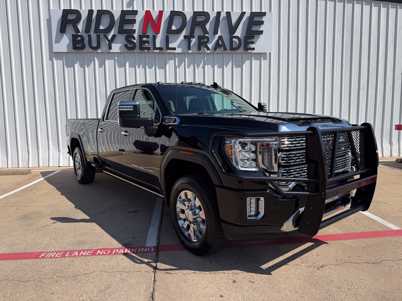 Used 2021 GMC Sierra 2500 Denali w/ Denali Ultimate Package AWD/4WD image 9