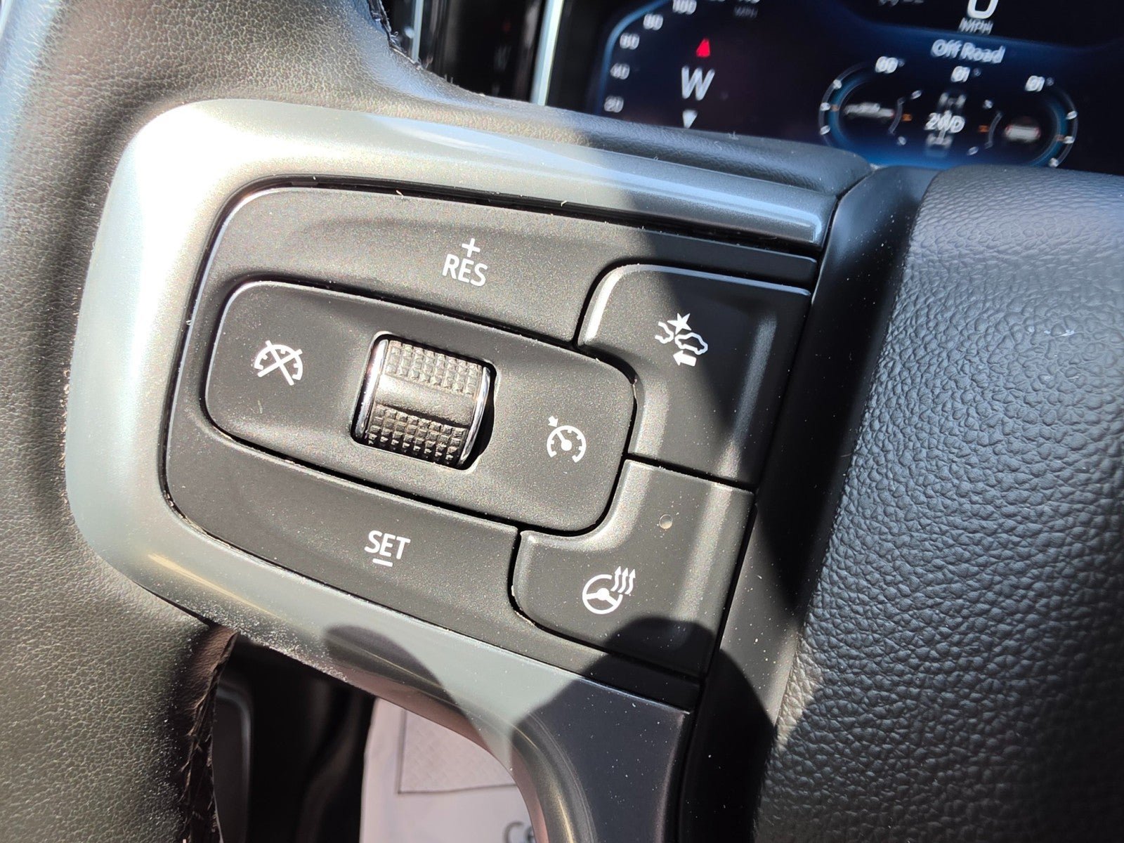 Used 2023 Chevrolet Silverado 1500 LT AWD/4WD image 38