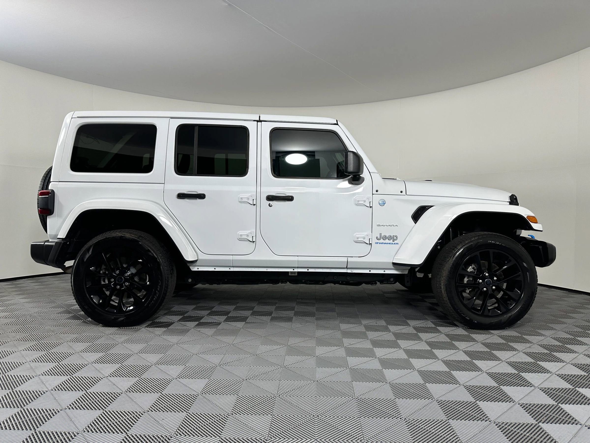 Used 2024 Jeep Wrangler Unlimited Sahara image 7