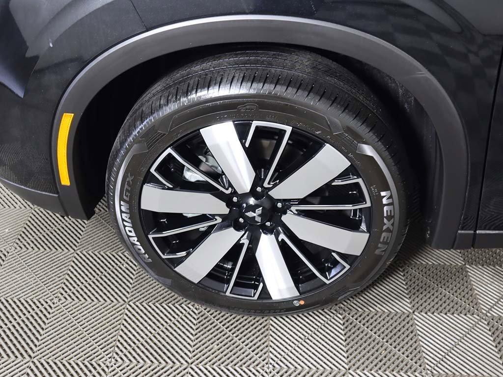 New 2025 Mitsubishi Outlander SE image 22