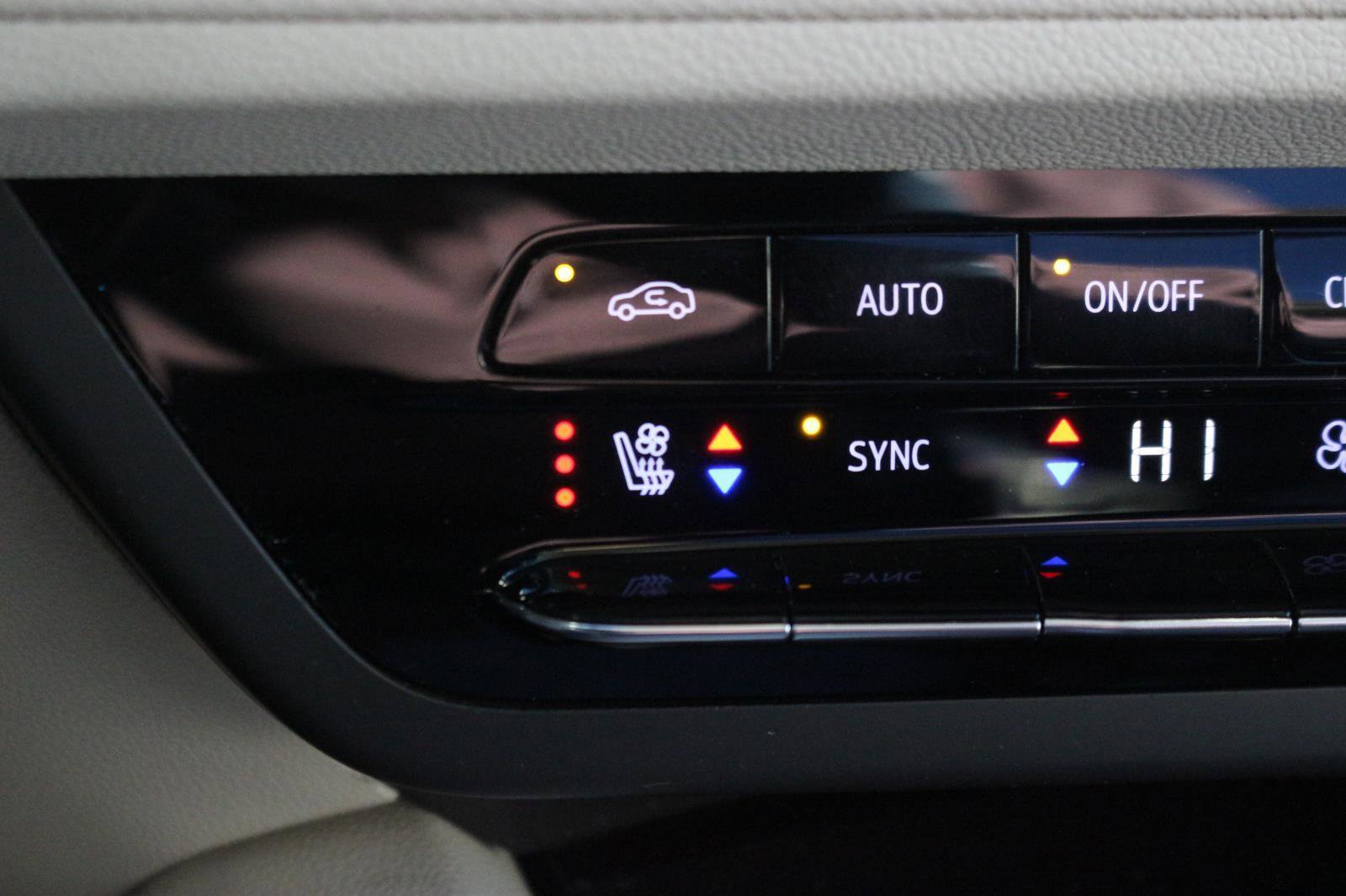 Used 2022 Buick Envision Avenir w/ Safety Package image 28