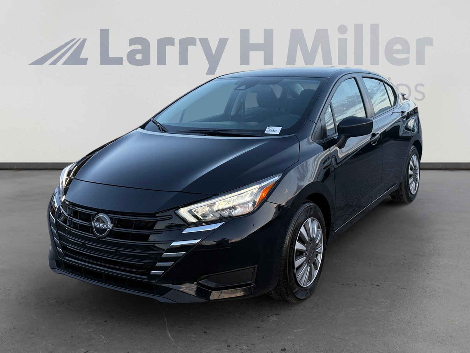 Used 2025 Nissan Versa S FWD image 1