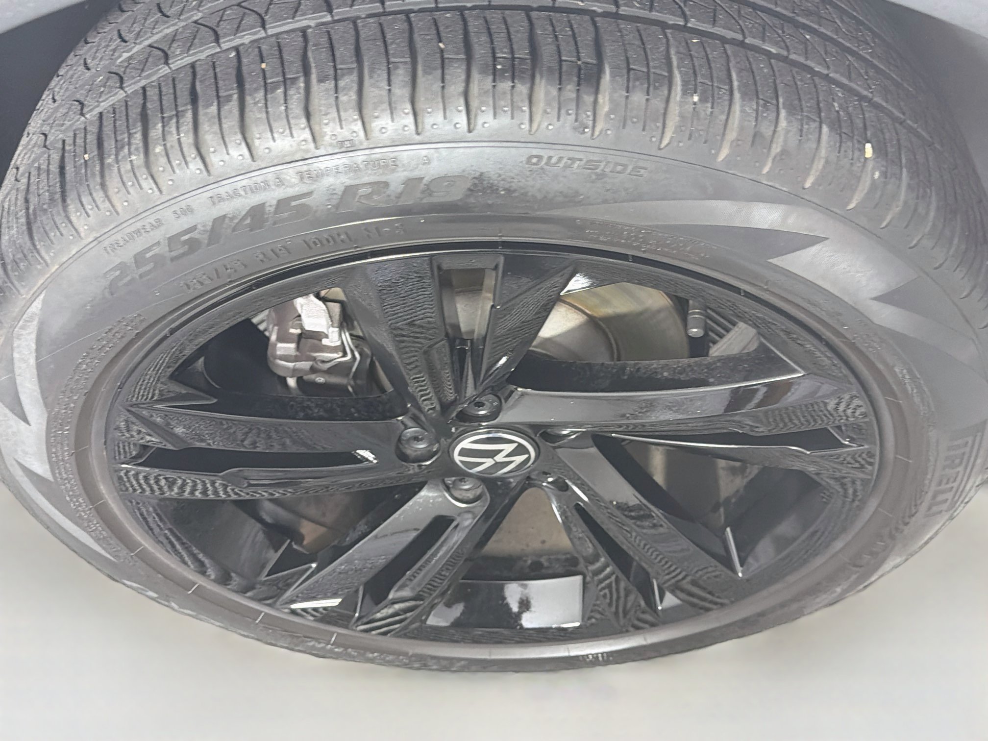 Used 2023 Volkswagen Tiguan SE R-Line FWD image 11