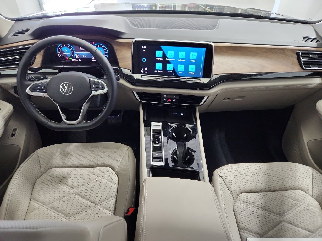 Certified 2025 Volkswagen Atlas SE w/ Panoramic Sunroof Package FWD image 7