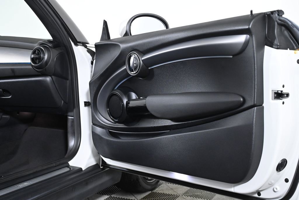Certified 2024 MINI Cooper image 33