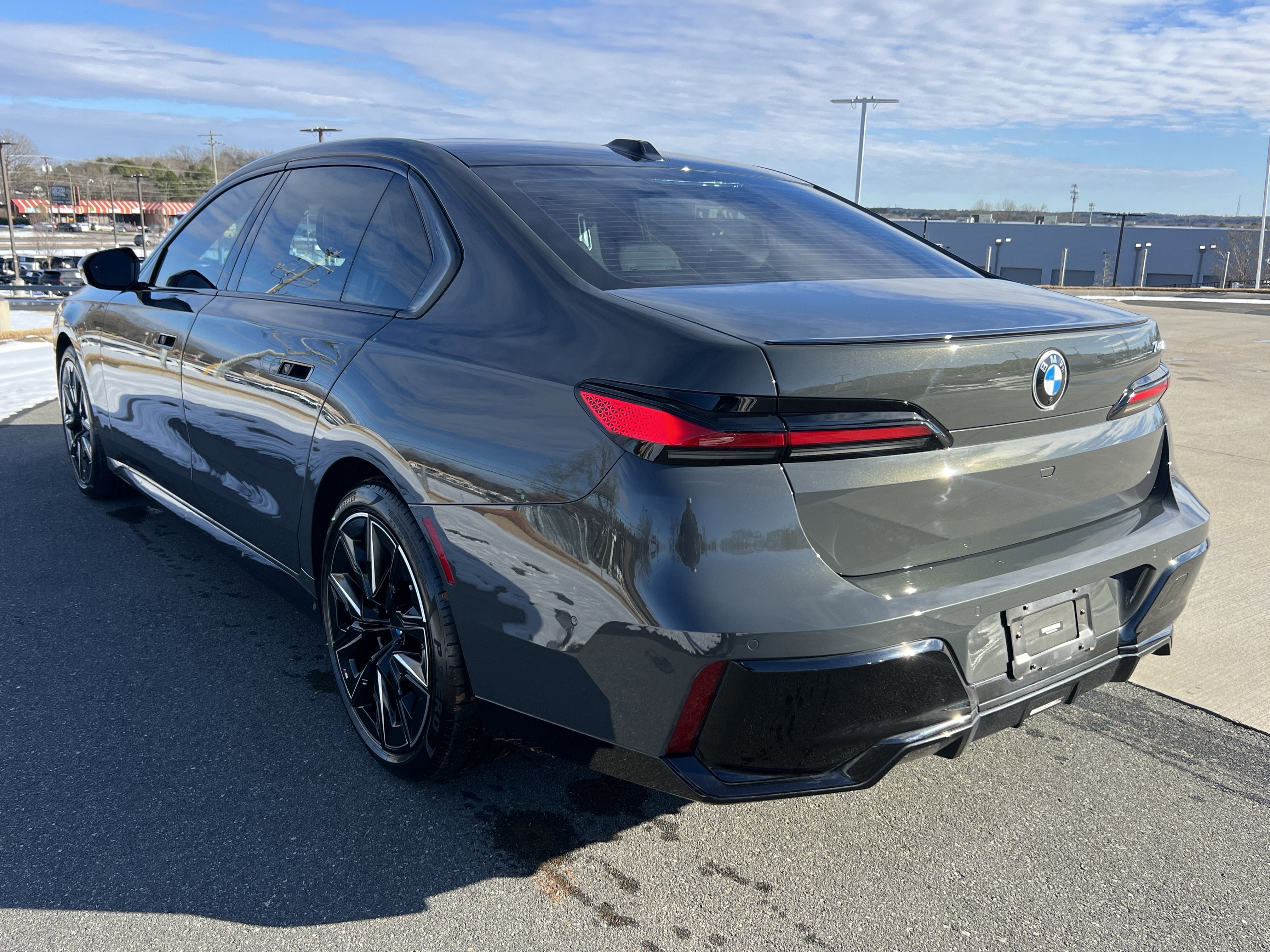 Used 2023 BMW 740i w/ Executive Package image 7