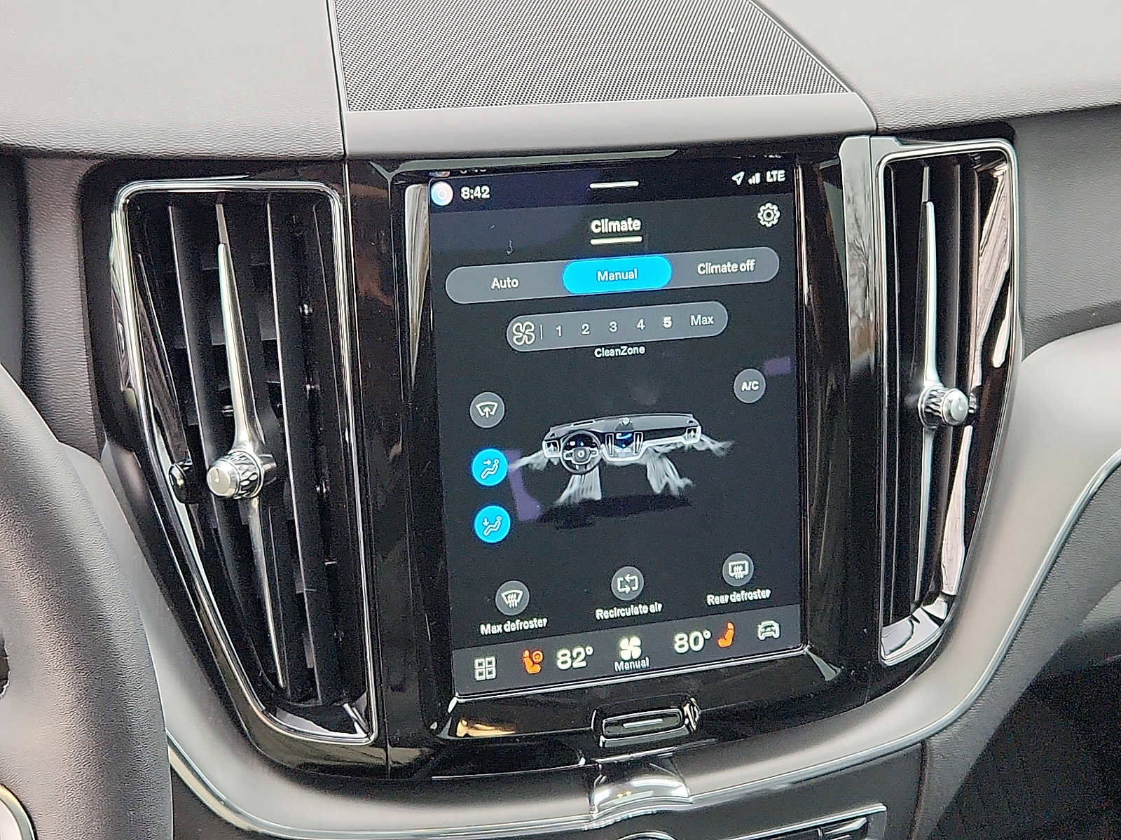 Certified 2023 Volvo XC60 B5 Core w/ Climate Package image 15