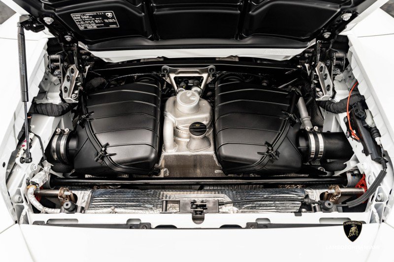 Used 2024 Lamborghini Huracan EVO image 22