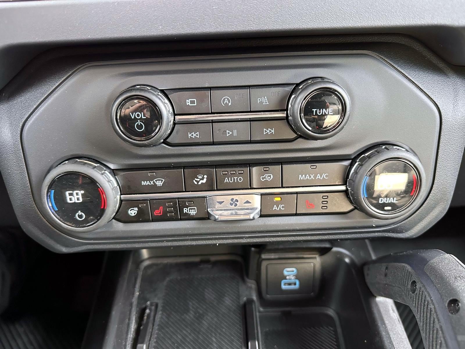 Used 2025 Ford Bronco Outer Banks w/ Sasquatch Package AWD/4WD image 22