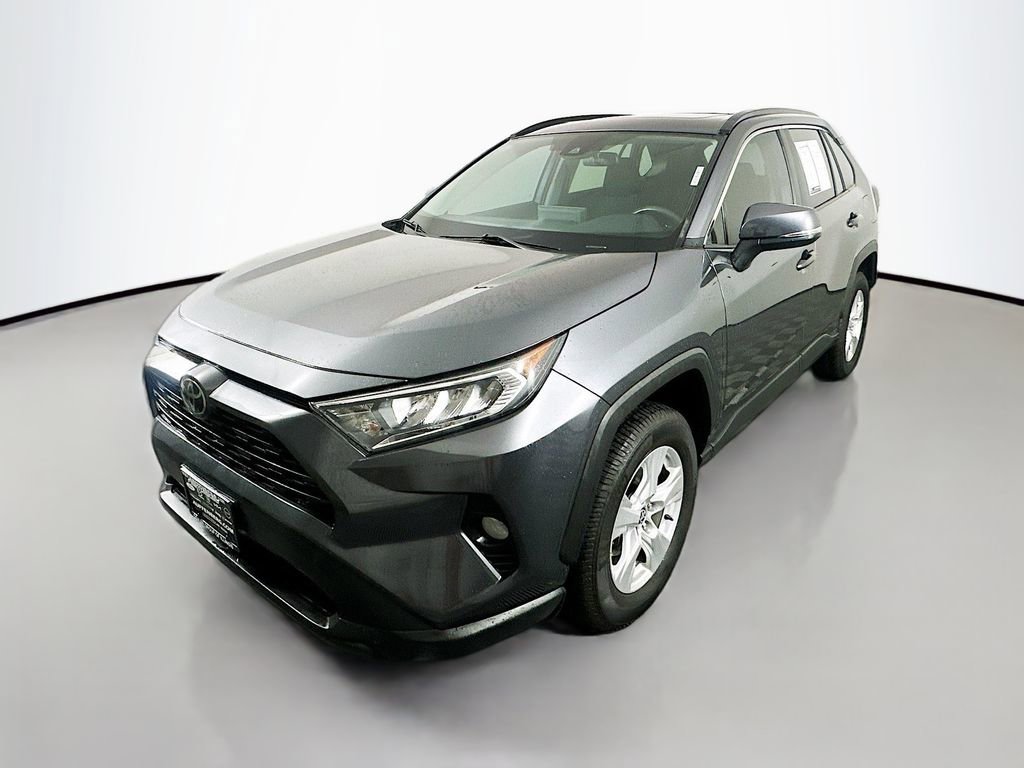 Used 2021 Toyota RAV4 XLE w/ Convenience Package image 3