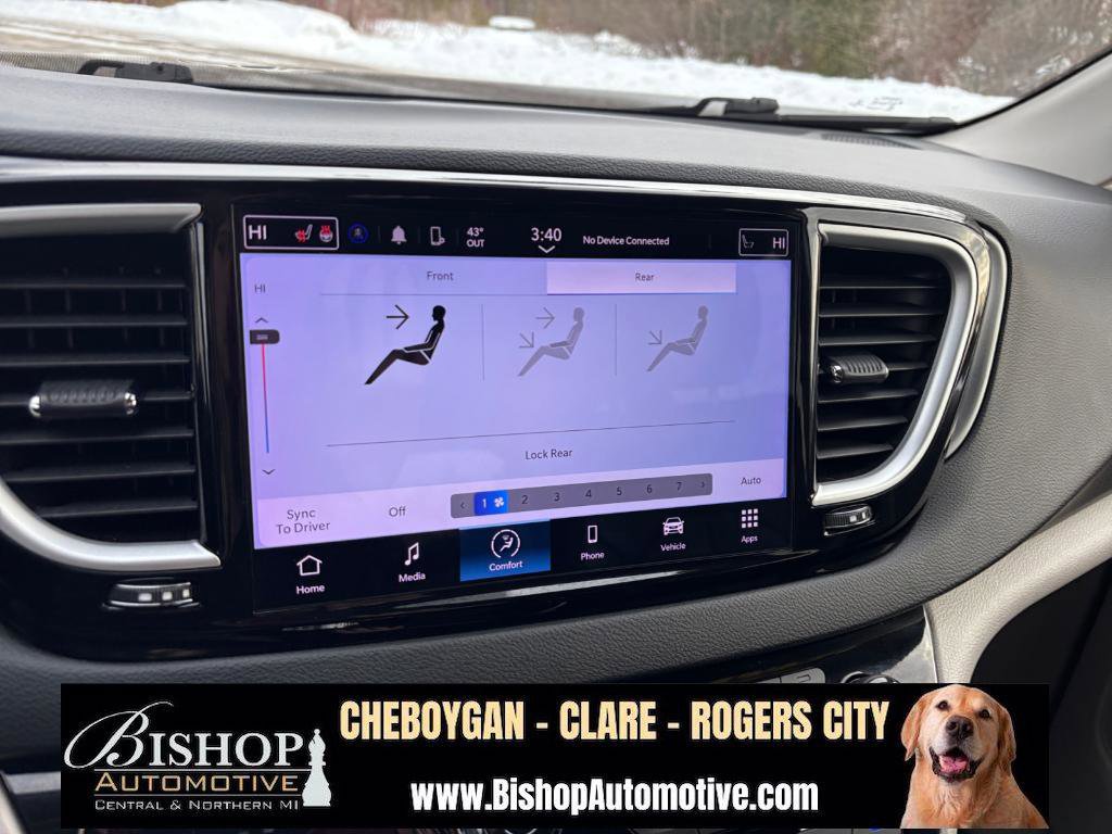 Used 2023 Chrysler Pacifica Touring-L image 30
