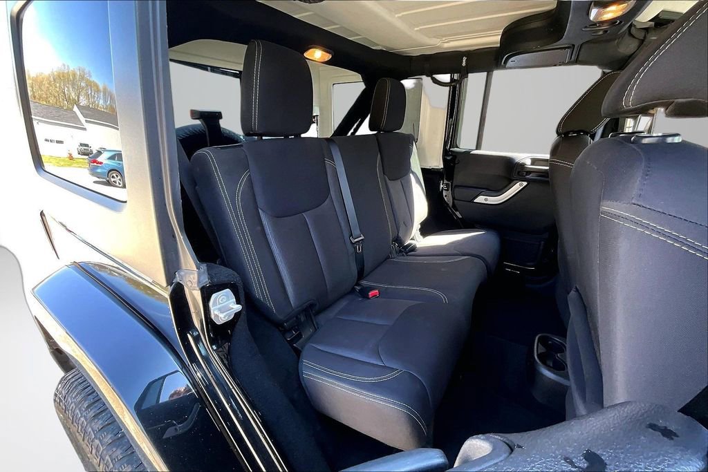 Used 2016 Jeep Wrangler Unlimited Sahara w/ Dual Top Group AWD/4WD image 20