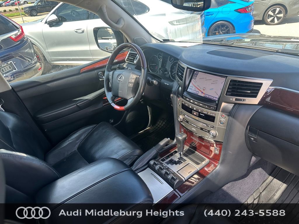 Used 2013 Lexus LX 570 4WD w/ Luxury Pkg w/Pre-crash image 15