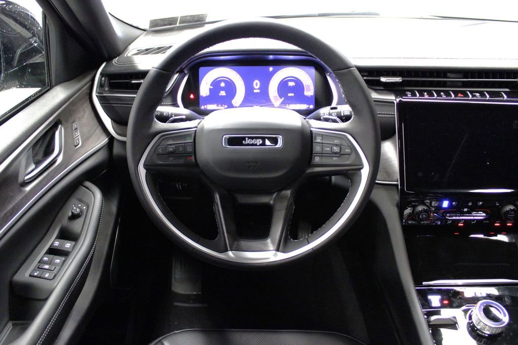 New 2025 Jeep Grand Cherokee Limited w/ Luxury Tech Group II image 12