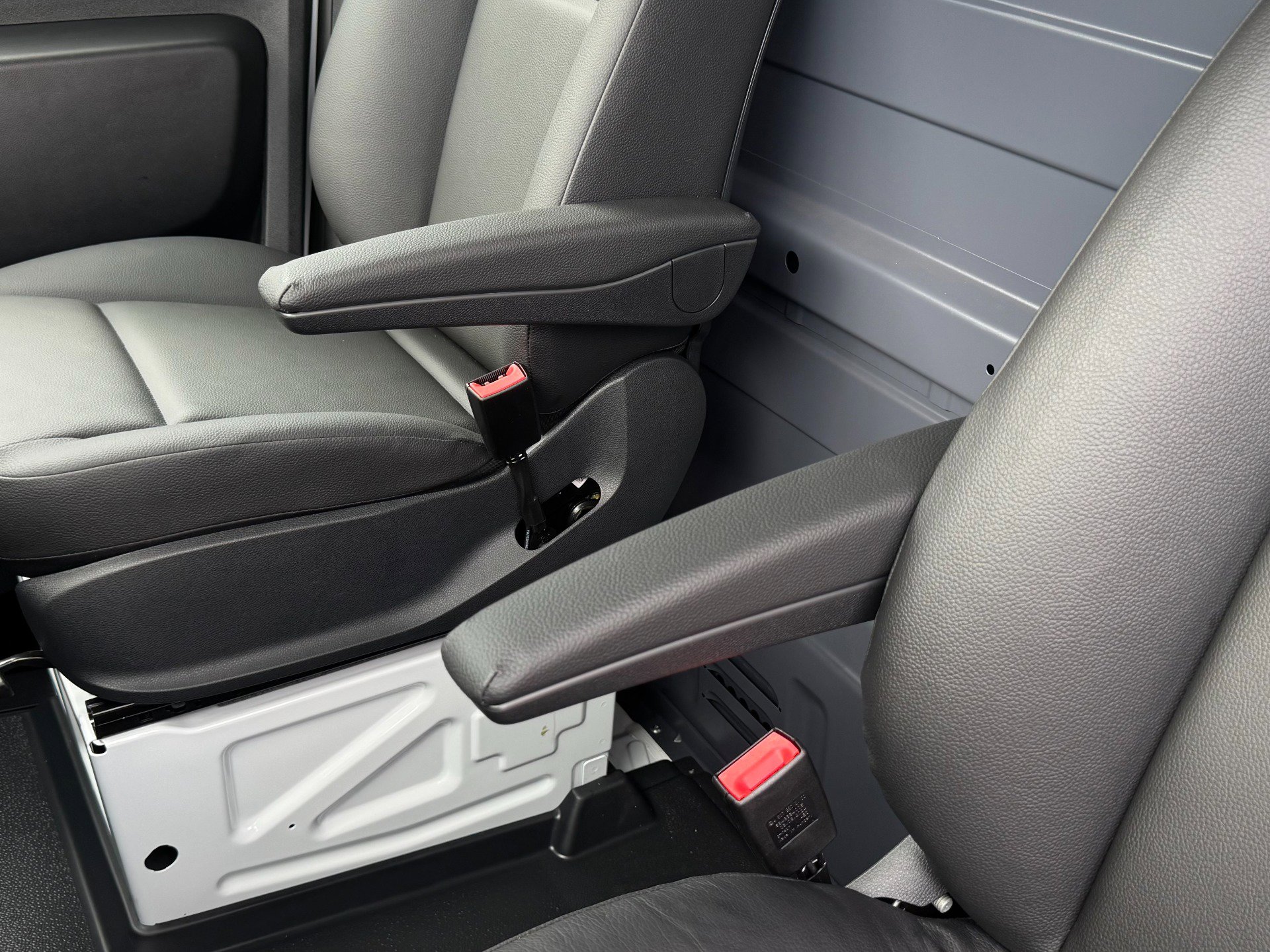 Used 2025 Mercedes-Benz Sprinter 2500 image 36