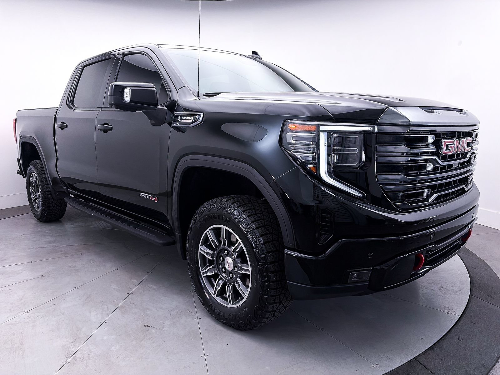 Used 2024 GMC Sierra 1500 AT4 w/ Technology Package AWD/4WD image 12