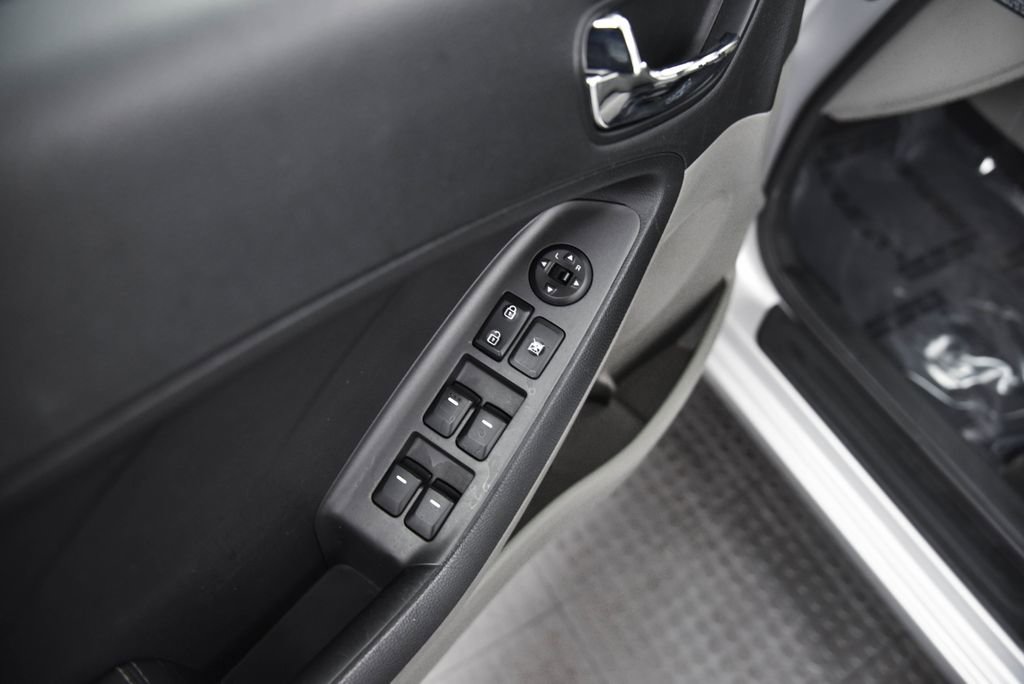 Used 2016 Kia Forte LX image 11