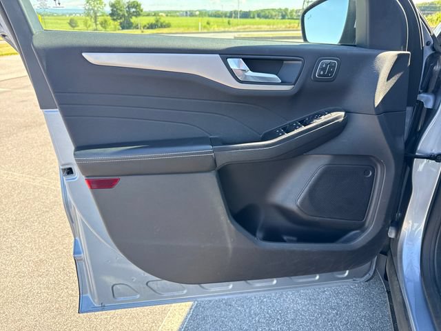 Used 2022 Ford Escape SEL w/ Technology Package AWD/4WD image 24