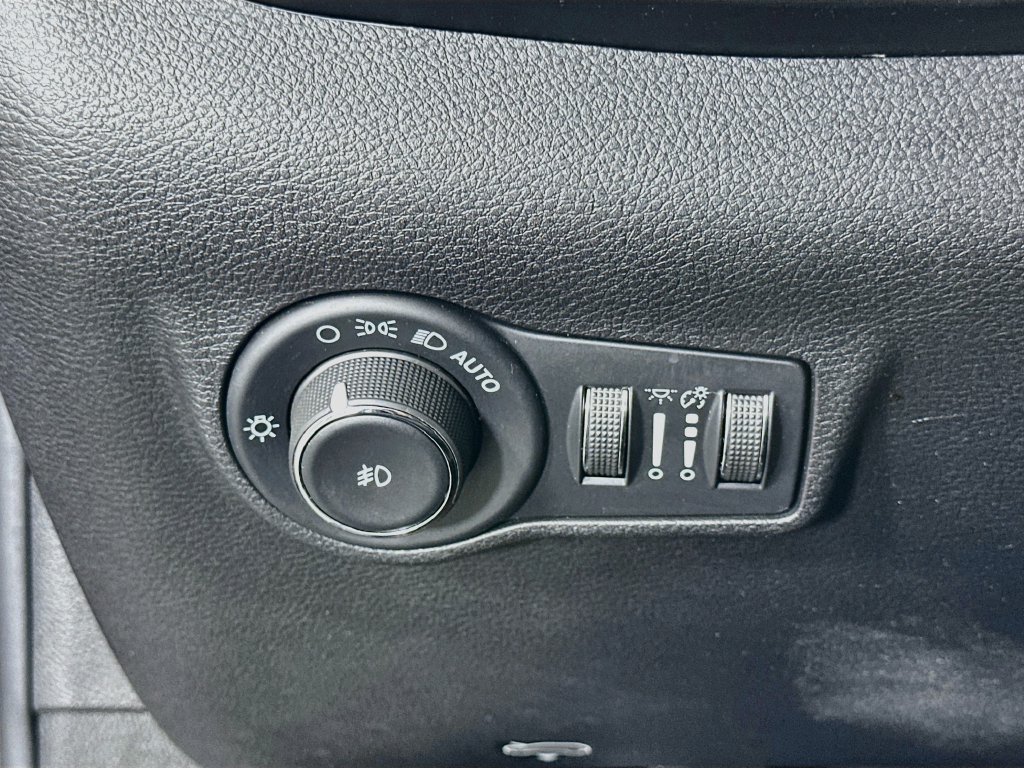 Used 2022 Jeep Compass Latitude w/ Convenience Group AWD/4WD image 10
