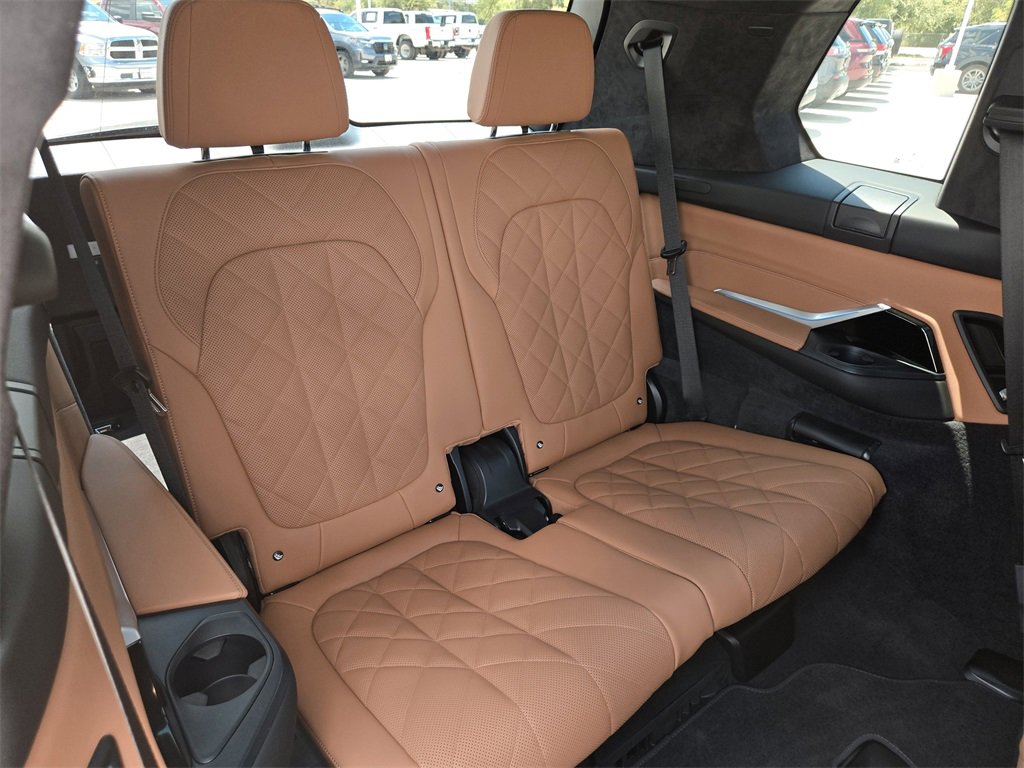 Used 2025 BMW X7 xDrive40i w/ M Sport Package image 31