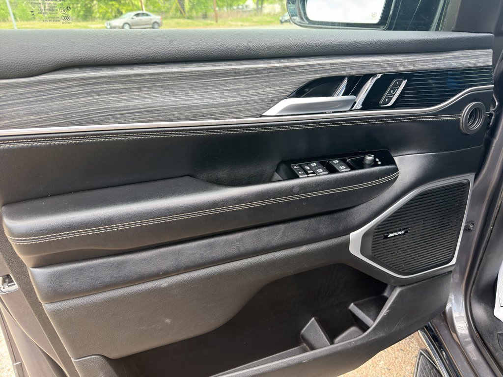 Used 2024 Jeep Wagoneer L Series II image 24