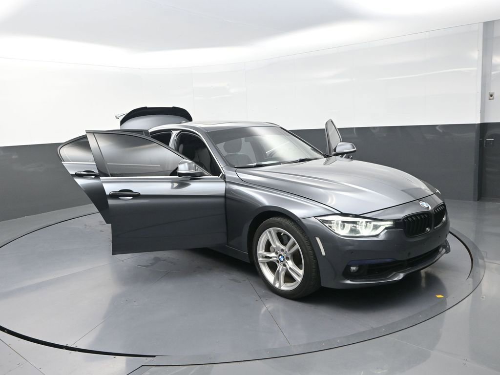 Used 2018 BMW 340i xDrive Sedan AWD/4WD image 31
