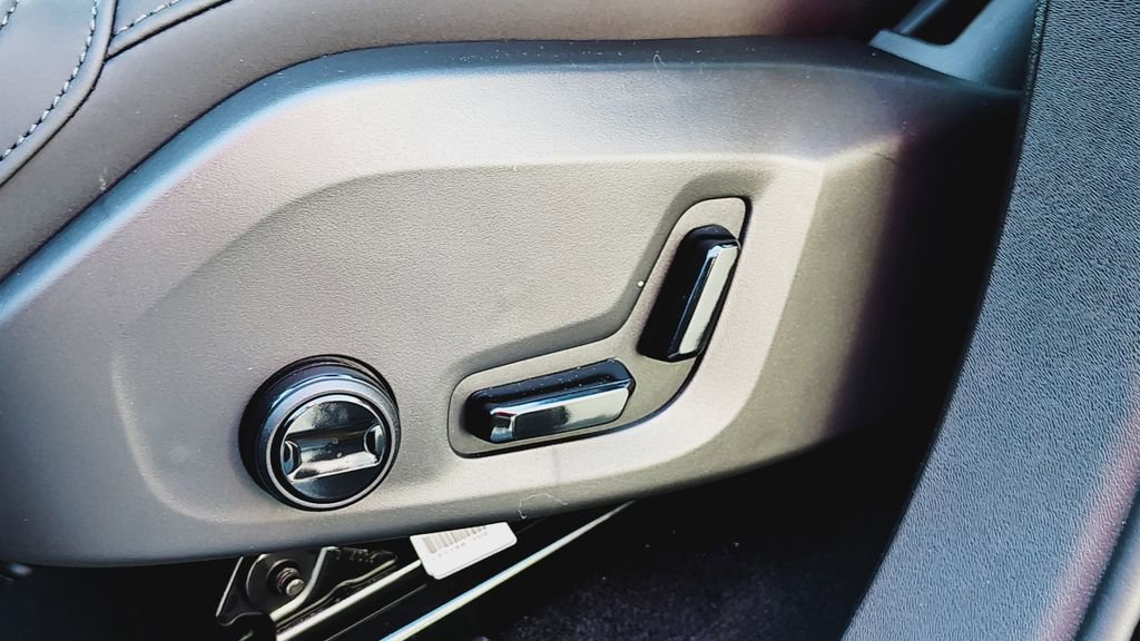 New 2026 Volvo XC90 B6 Plus w/ Protection Package Premier image 11