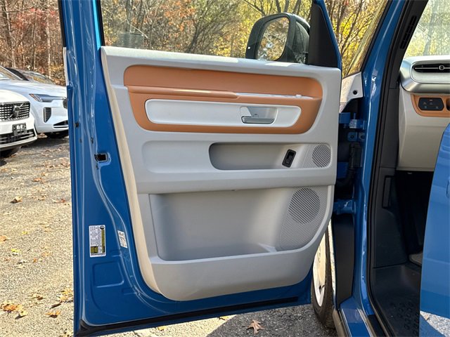 New 2025 Volkswagen ID. Buzz 1st Edition image 9