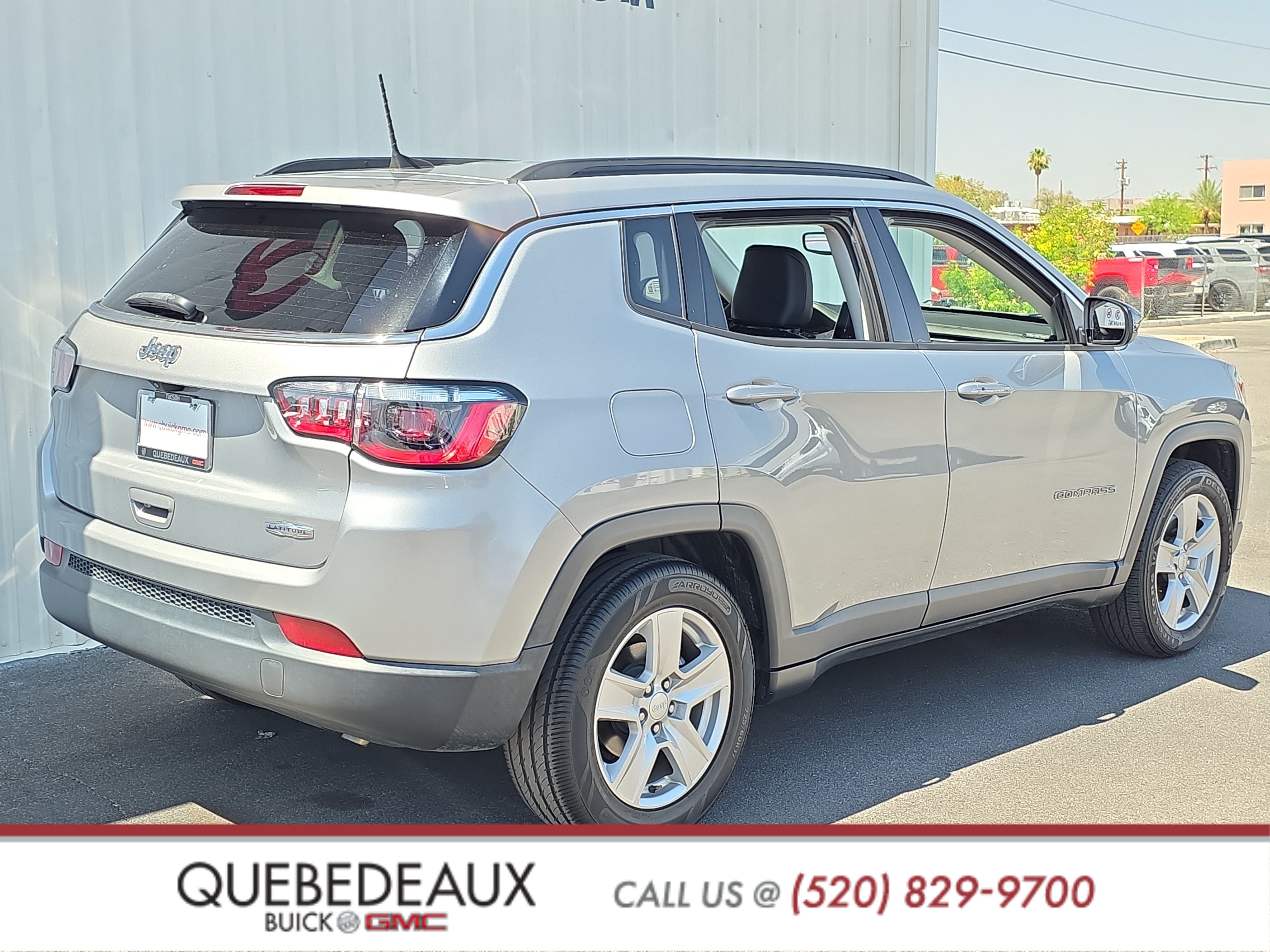 Used 2022 Jeep Compass Latitude FWD image 7