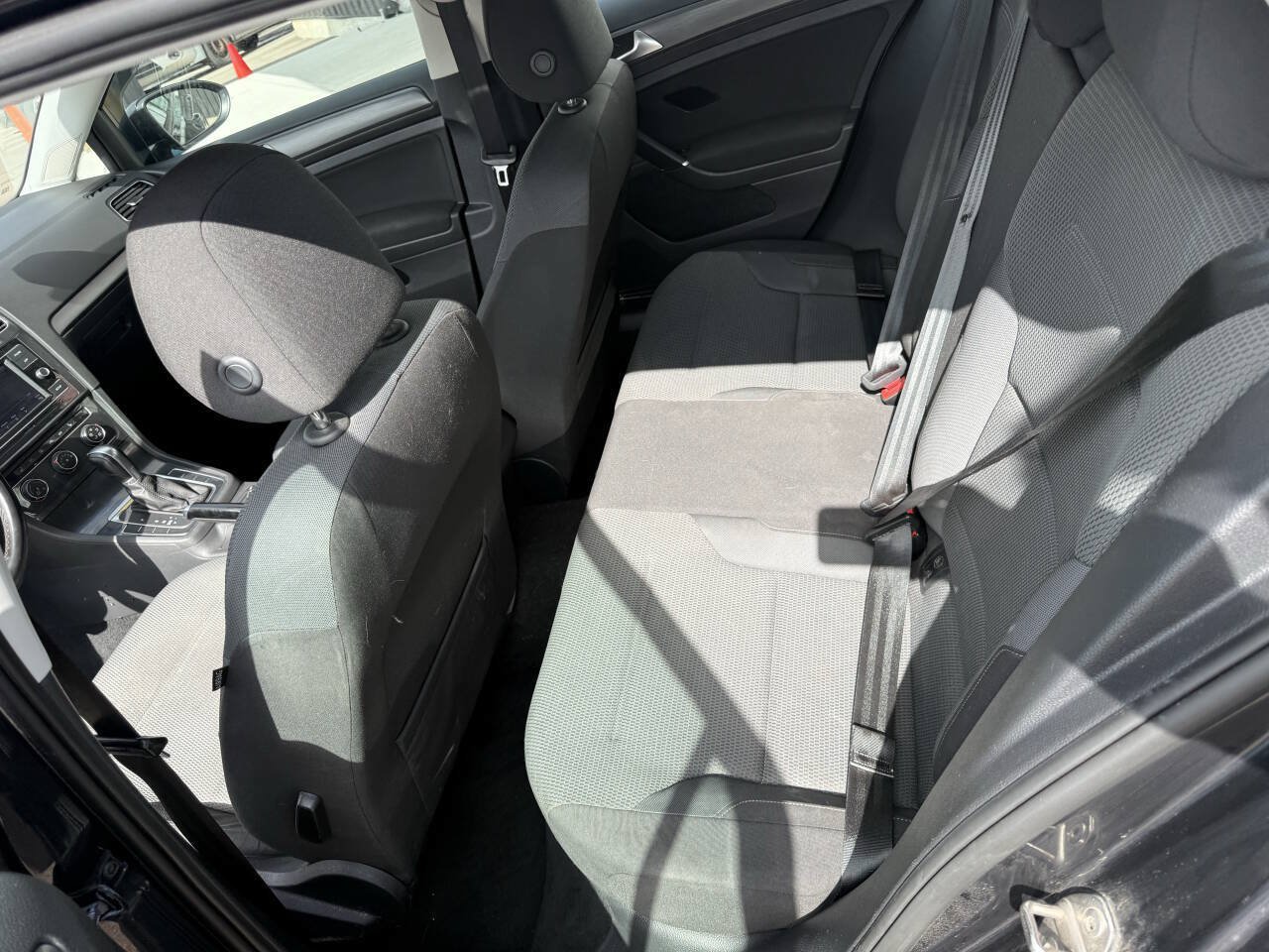 Used 2018 Volkswagen Golf S FWD image 19