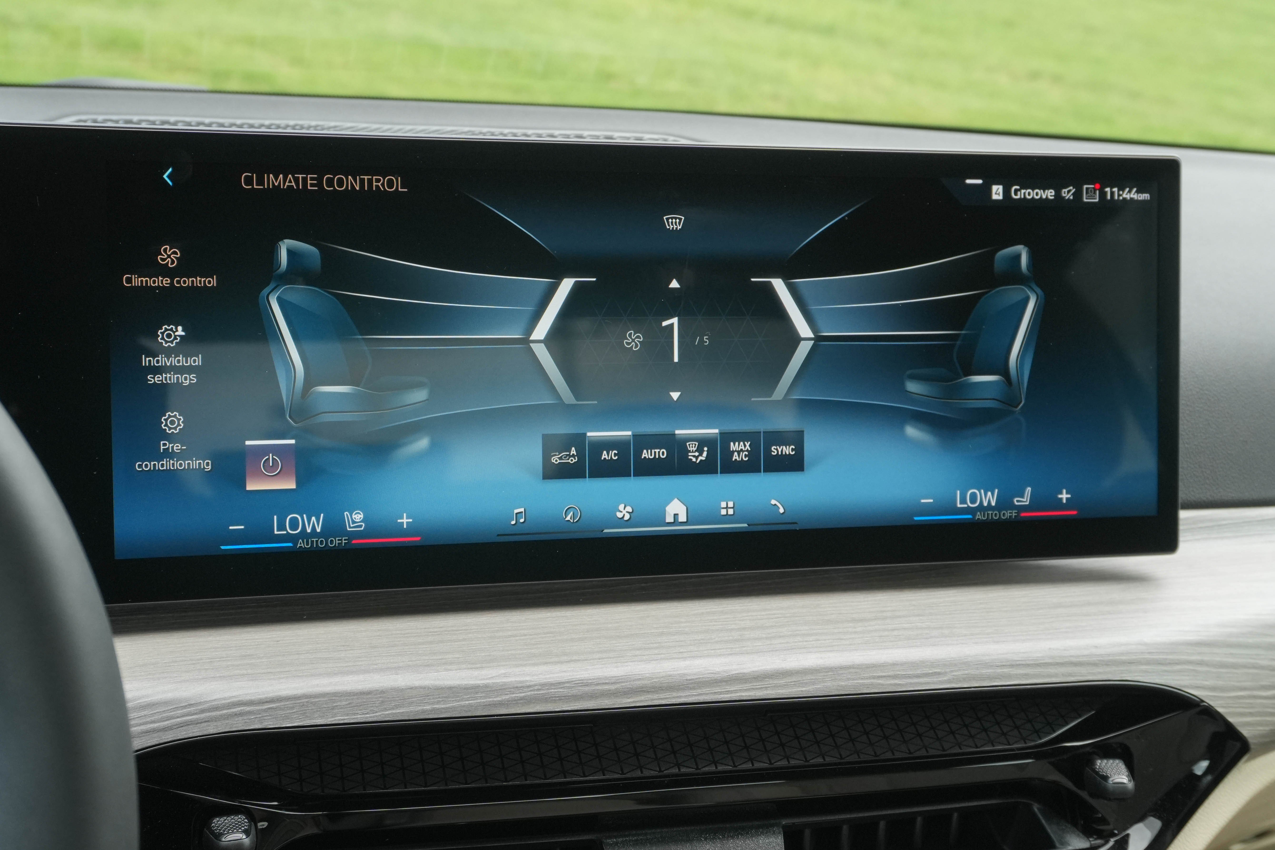 Certified 2025 BMW 330i Sedan RWD image 23