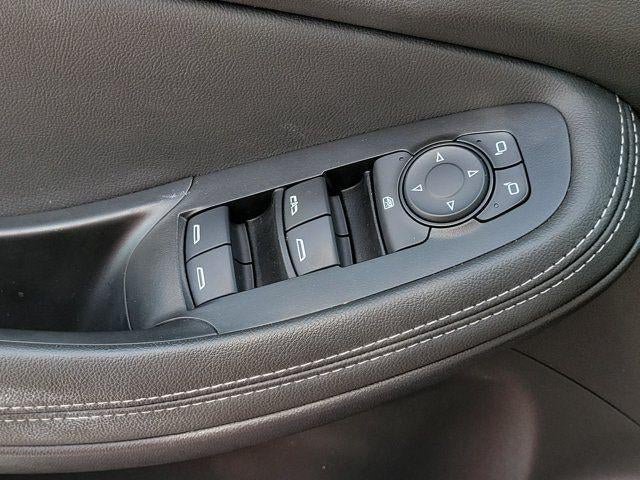 Used 2023 Buick Encore GX Select w/ Sport Touring Package FWD image 17