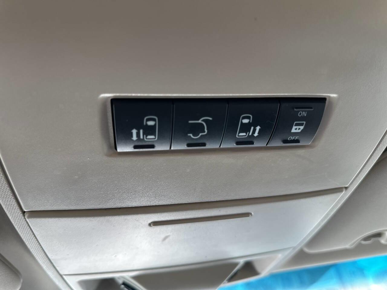 Used 2015 Chrysler Town & Country Touring image 20