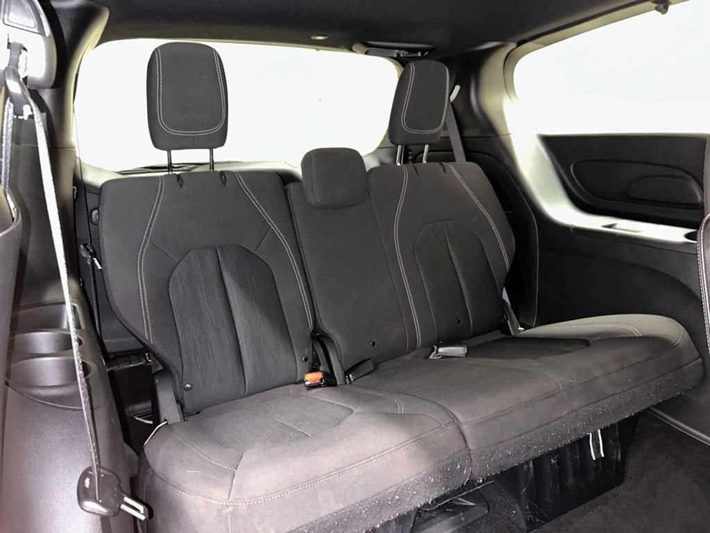 Used 2019 Chrysler Pacifica Touring Plus w/ S Appearance Package FWD image 10