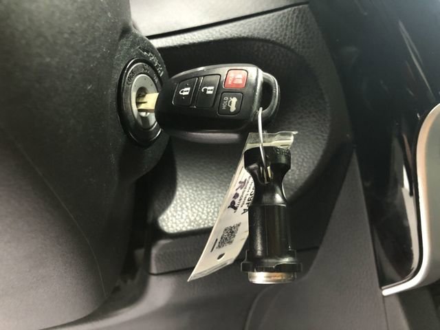 Used 2017 Toyota Corolla SE w/ Carpet Mat Package (TMS) image 29