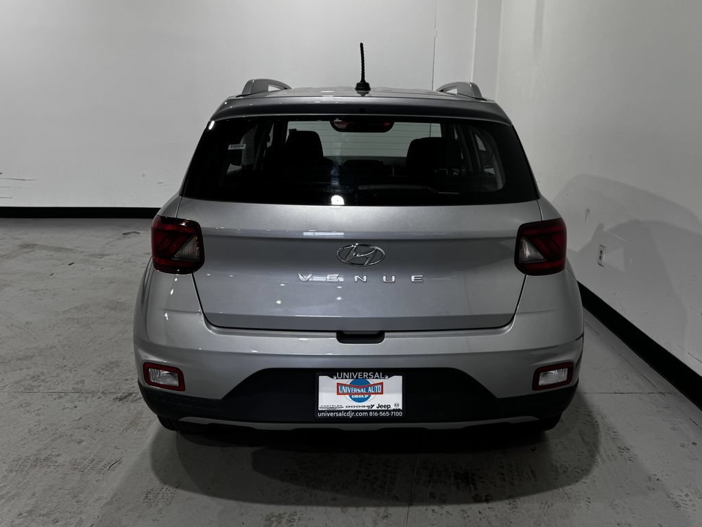 Used 2025 Hyundai Venue SEL FWD image 23