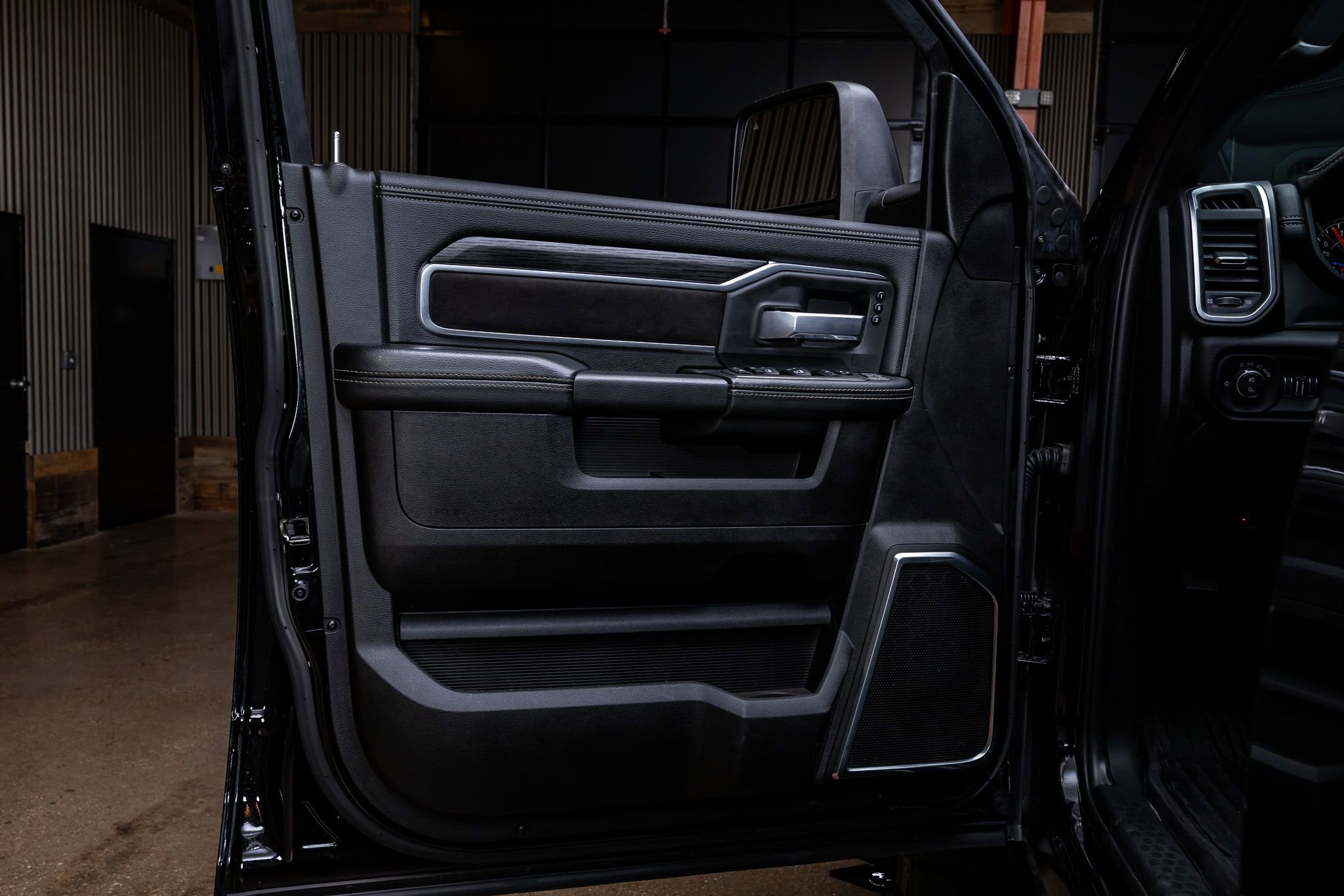 Used 2024 RAM 3500 Laramie w/ Night Edition image 34