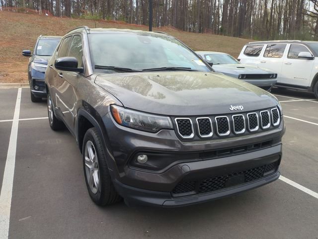 Used 2024 Jeep Compass Latitude image 3