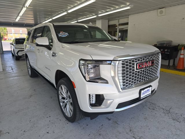 Used 2024 GMC Yukon XL Denali w/ Denali Reserve Package AWD/4WD image 7